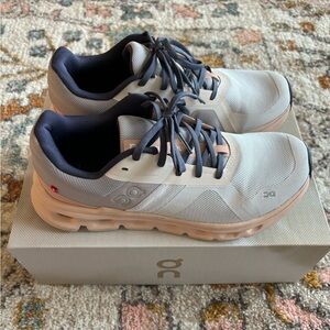 On Running women’s cloud runner frost fade LIKE NEW